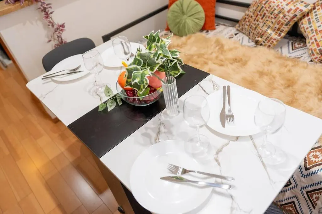 Seibu Shinjuku Station 2 Min Walk Shin-Okubo Station 6 Min Walk,11 House In Tokyo, 4 People Can Stay Isj35 Tokyo